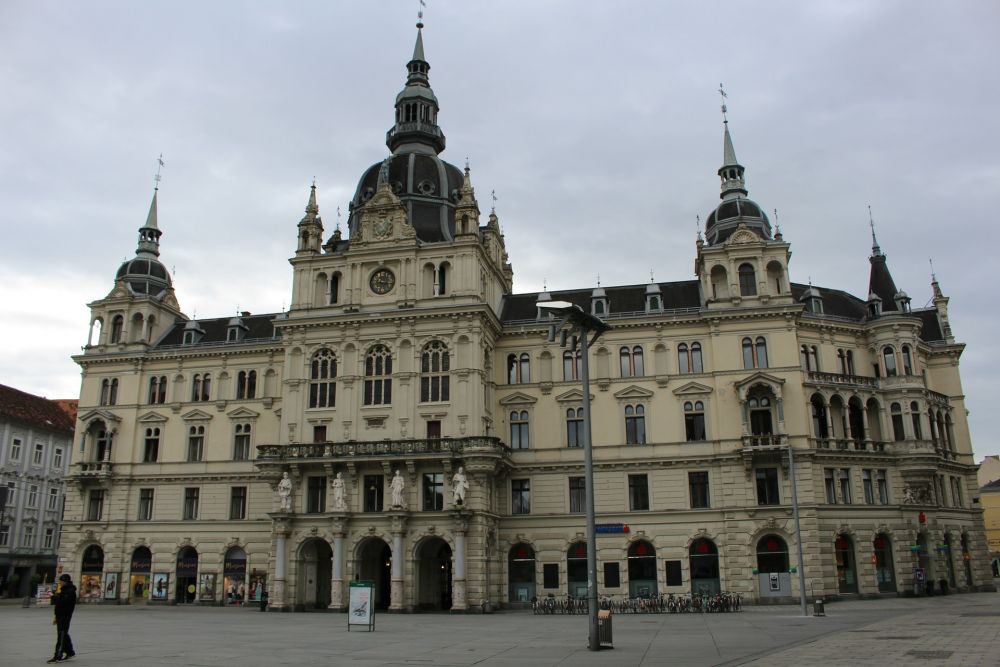 The City of Graz challenges suppliers for solutions combining openness and security