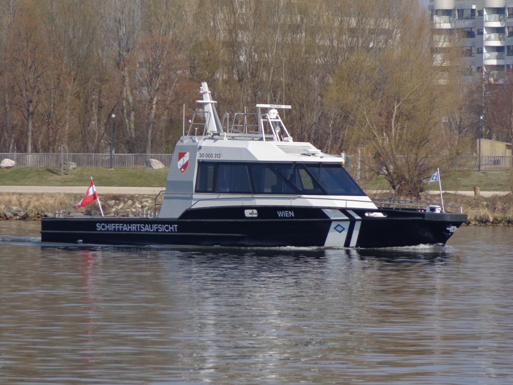New Challenge from the Austrian Competence Centre: Climate-friendly and low-emission authority boats for the Danube